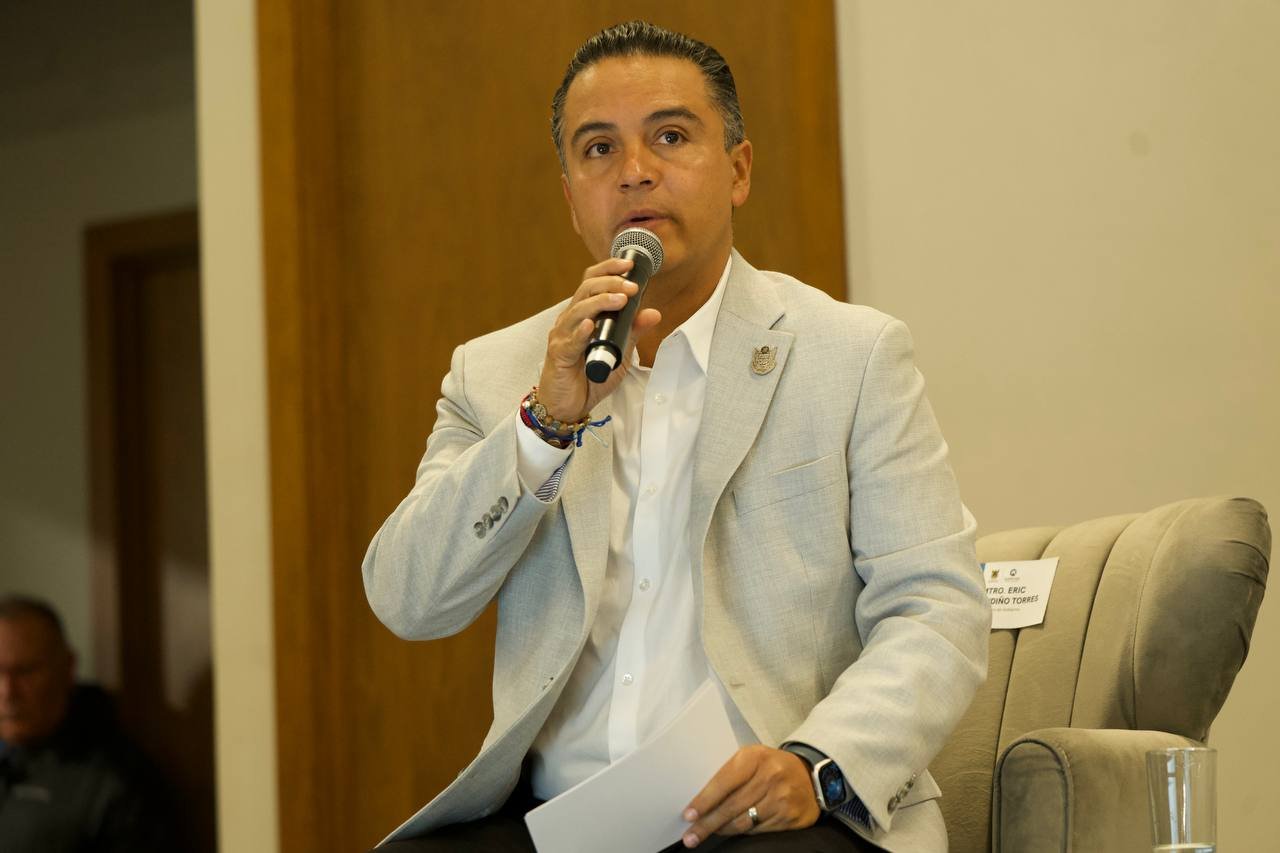 Encuentran daños en casas y bardas en el centro por las obras del tren Méx-Qro