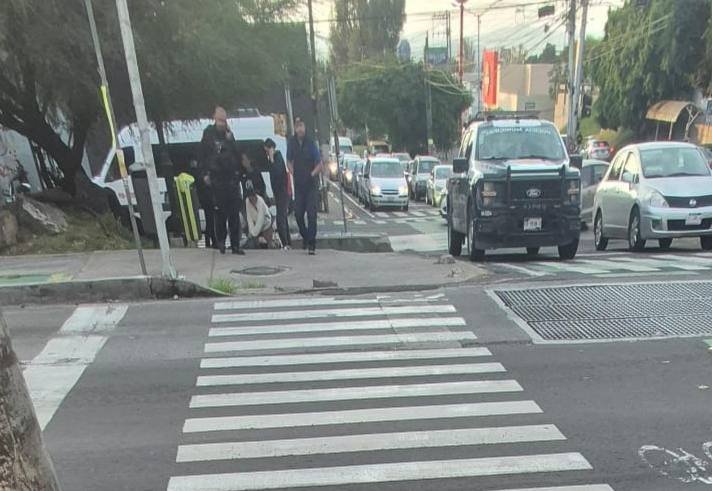 Muere hombre tras desvanecerse en avenida de la Luz