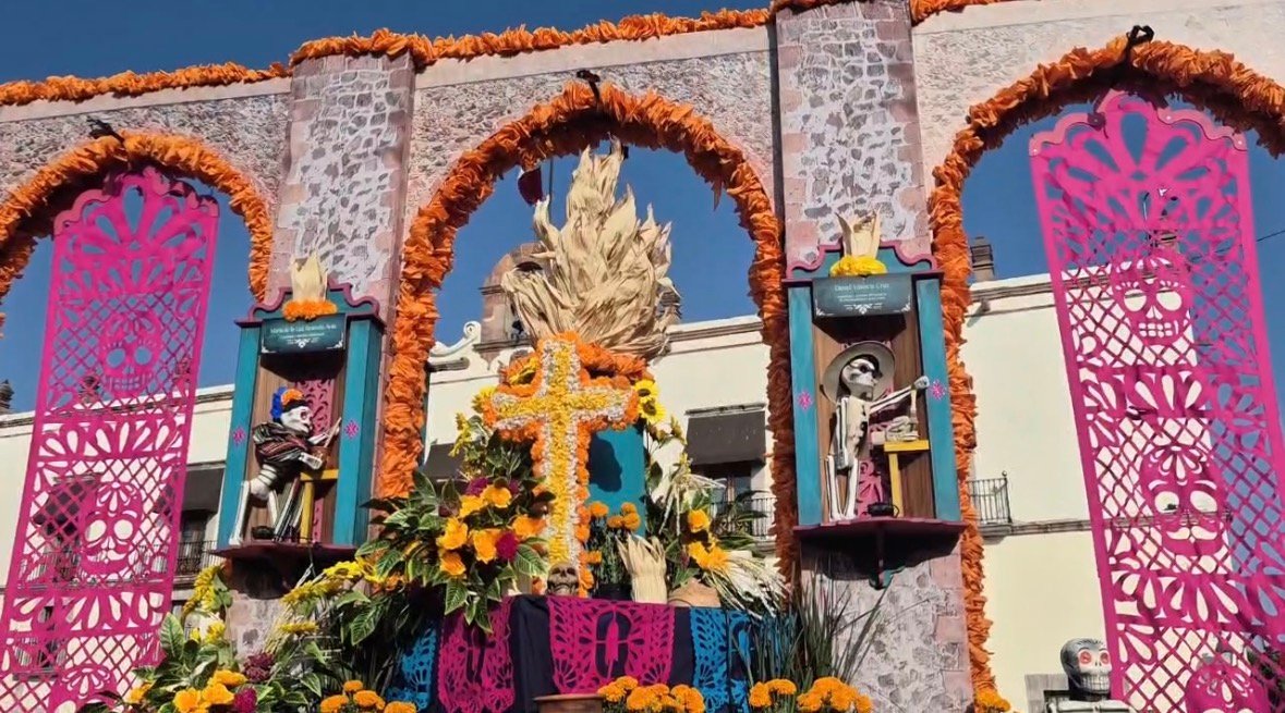 Así se vive la tradición del Día de Muertos en las calles del Centro Histórico de la ciudad de Querétaro