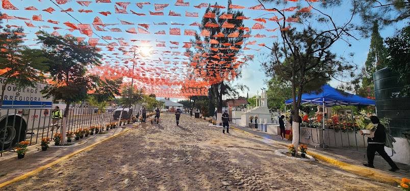 Rehabilitan panteón de Santa Bárbara, cerca de 3 mil tumbas antes de Día de Muertos