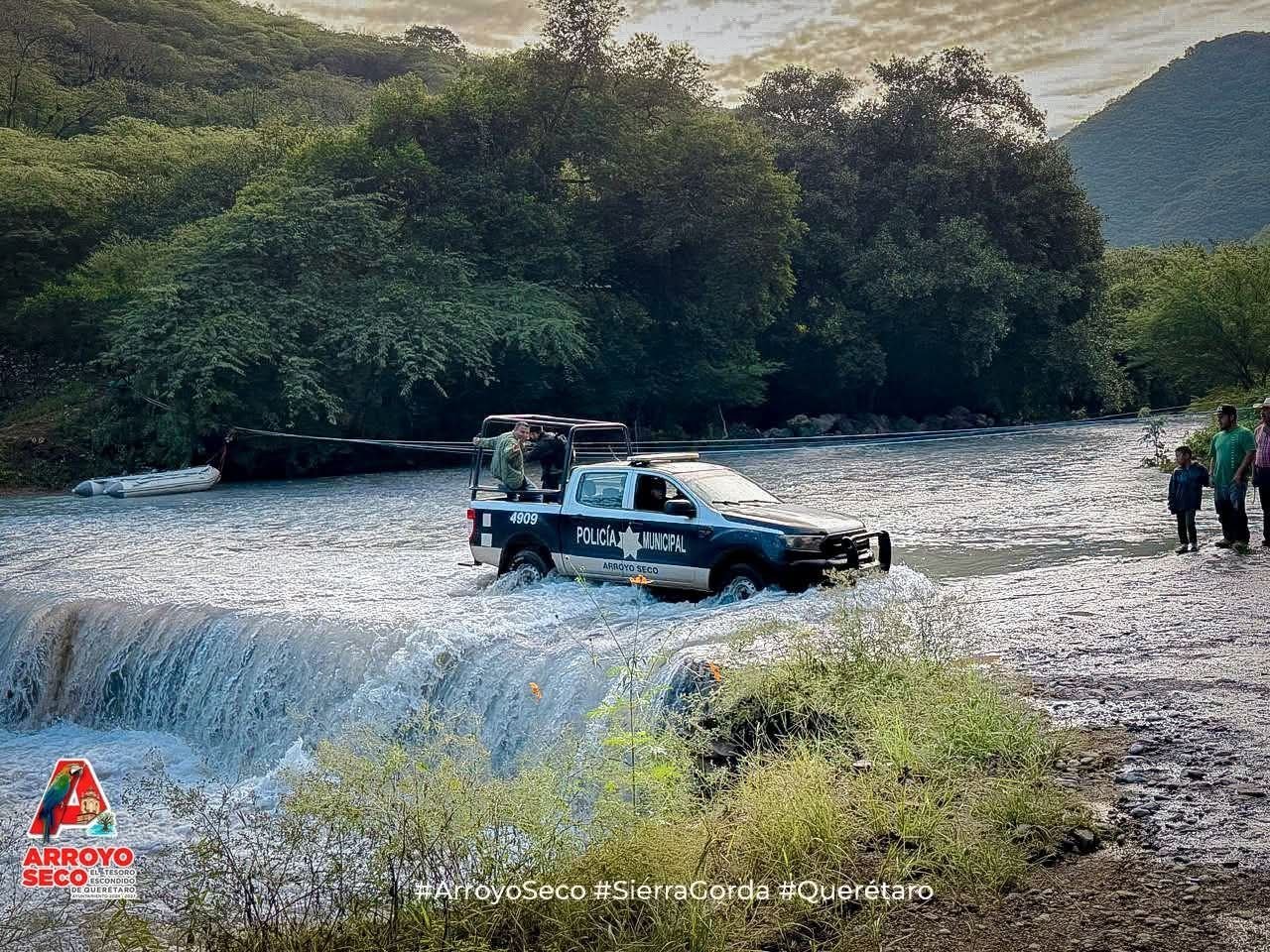 Reabren el camino a Cocos en Arroyo Seco tras disminuir el nivel del río; mantienen vigilancia