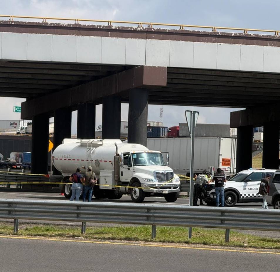 Tragedia en la 57, muere operador de una pipa en el distribuidor vial de Santa Rosa Jáuregui