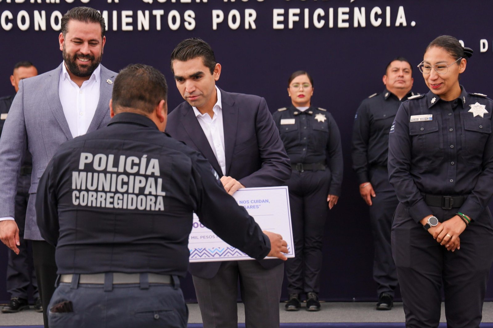 Casas para policías, otorgan apoyos económicos en Corregidora para los uniformados